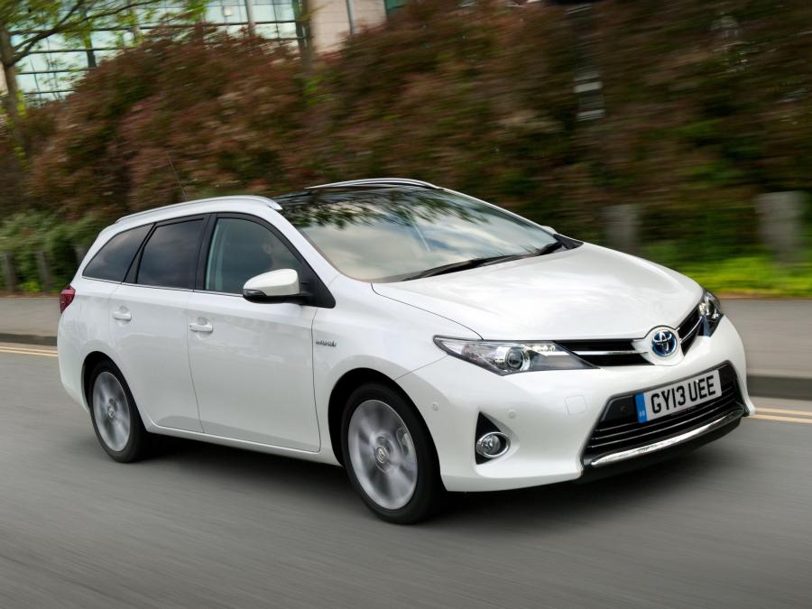  Toyota Auris Touring Sports Hybrid 2013 года  (UK) (фото 3 из 25)